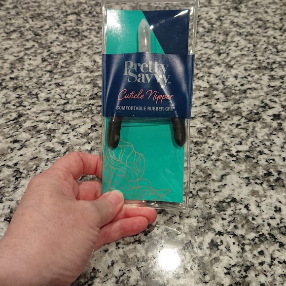 Pretty Savvy Cuticle Nipper. New in original packaging - Picture 2 of 9